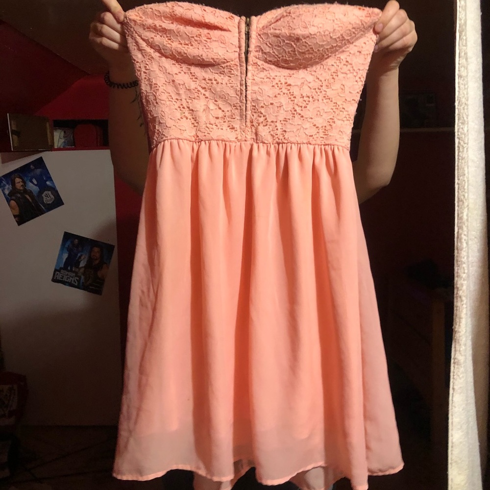 Dresses - Picture 4 of 7